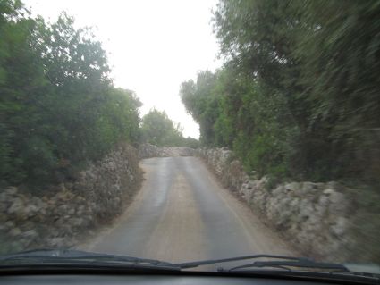 Camino a Cala Macarella
